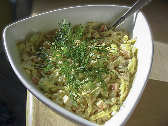 Салат с рисом и крабовыми палочками