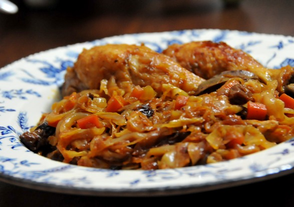 Куриные ножки, запеченные с кислой капустой