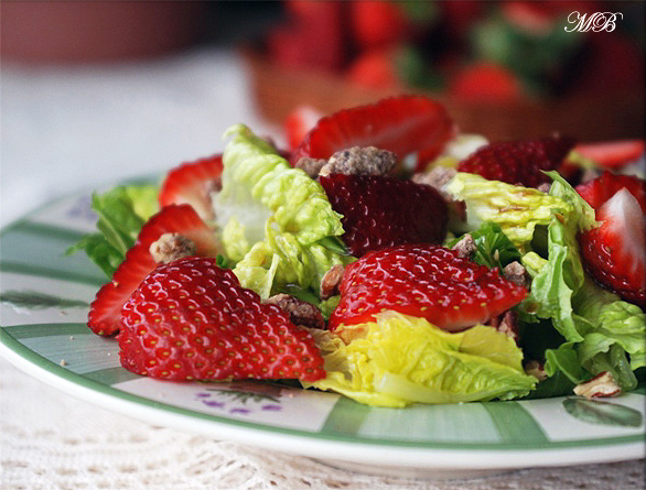 Салат с клубникой