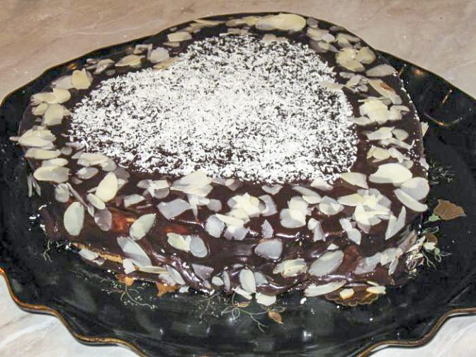 Бисквитный торт с суфле и шоколадной глазурью