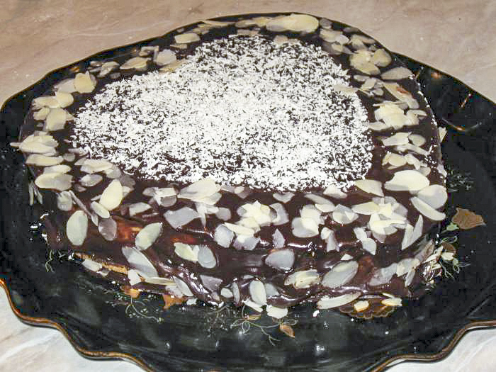 Бисквитный торт с суфле и шоколадной глазурью