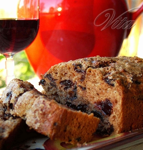 Кекс с черносливом и красным вином
