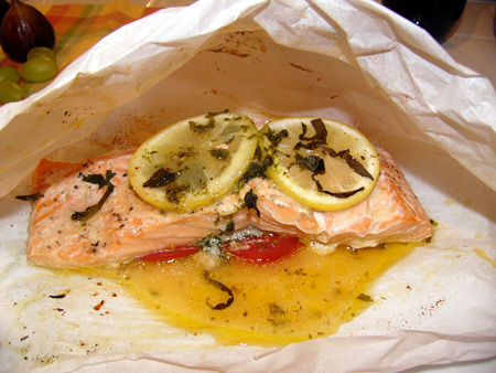 Конвертики с лососем, травами и ароматизированным маслом