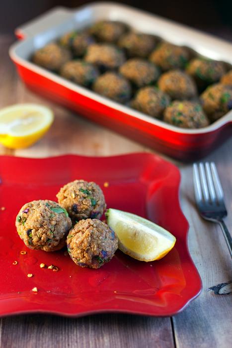 Тефтели из чечевицы и булгура (Mercimek Koftesi)