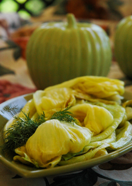 Маринованные листья салата