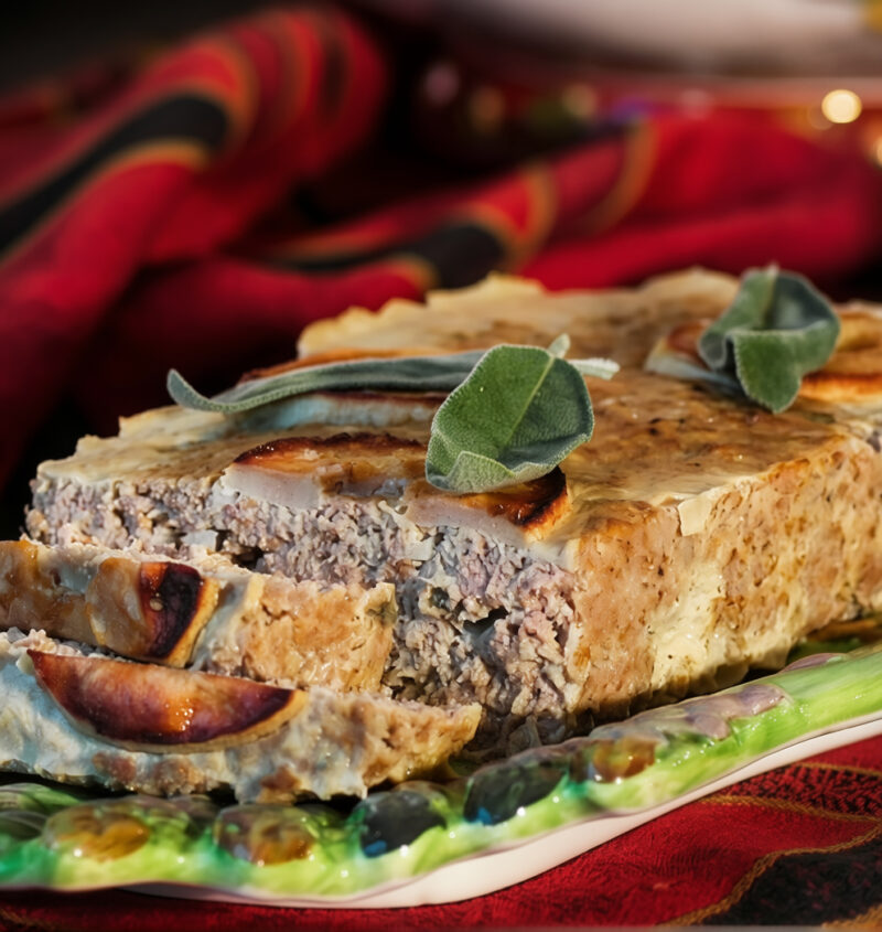 Рулет из индейки с яблоками и шалфеем