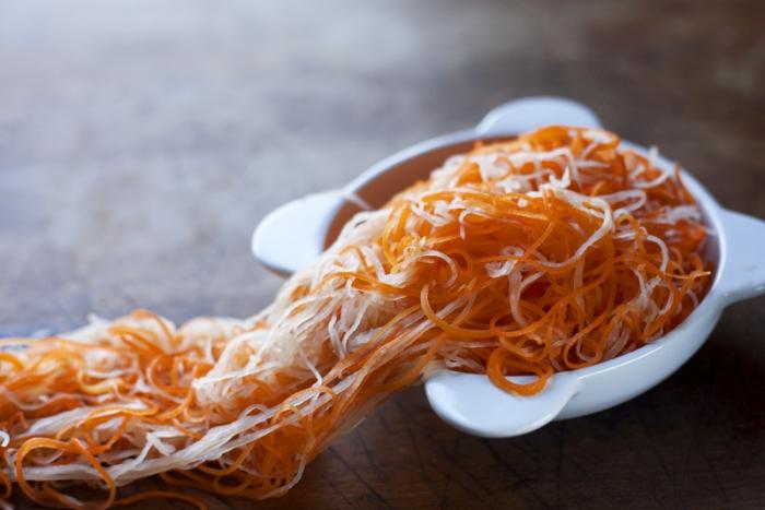 Маринованный дайкон с морковью