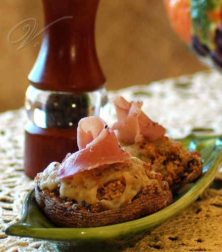 Фаршированные грибы с сыром и прошутто