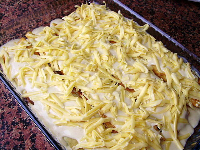 Блинчики со шпинатом, под бешамелевым соусом