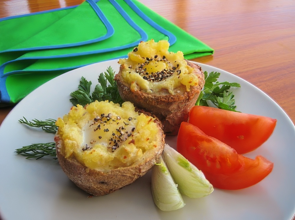 Яичница в картофеле