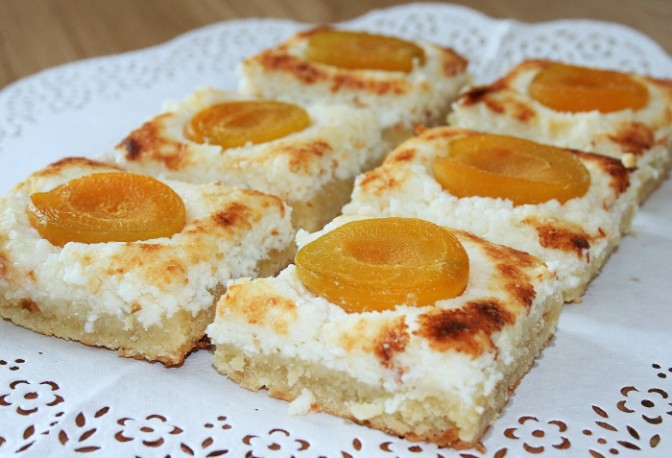 Абрикосовые пирожные