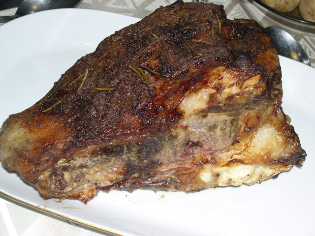 Запеченная телячья грудинка
