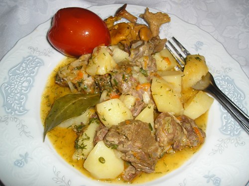 Телячьи ребра, тушенные с картофелем