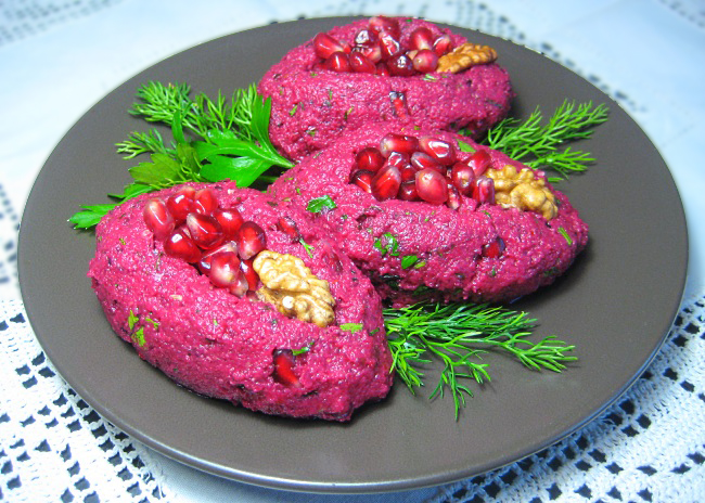 Пхали из свеклы и капусты