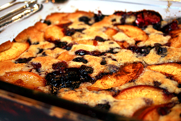 Персиково-голубичный кобблер