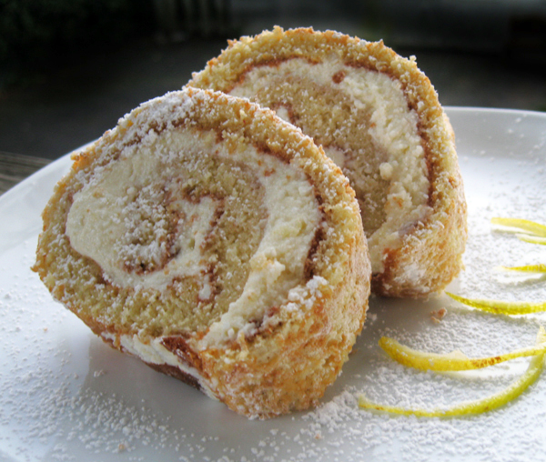 Бисквитно-медовый рулет