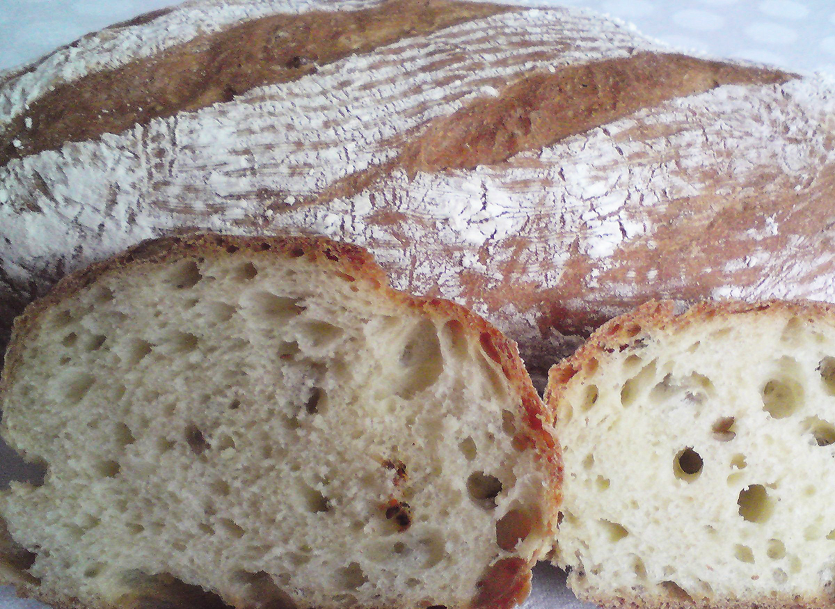 Хлеб с семечками и сушеными помидорами