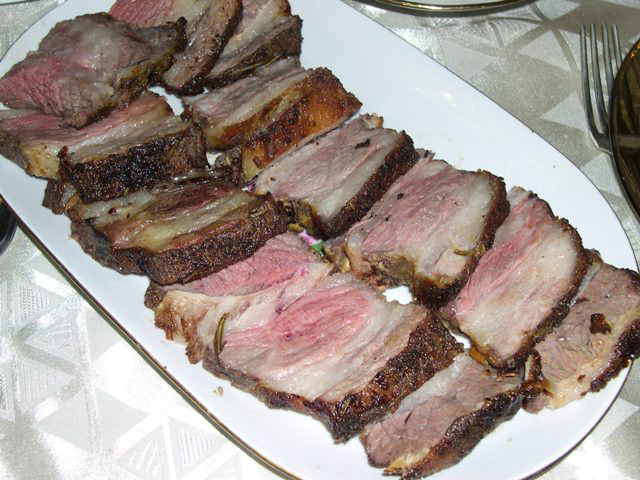 Запеченная телячья грудинка
