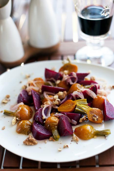 Салат из молодой свеклы и грецких орехов