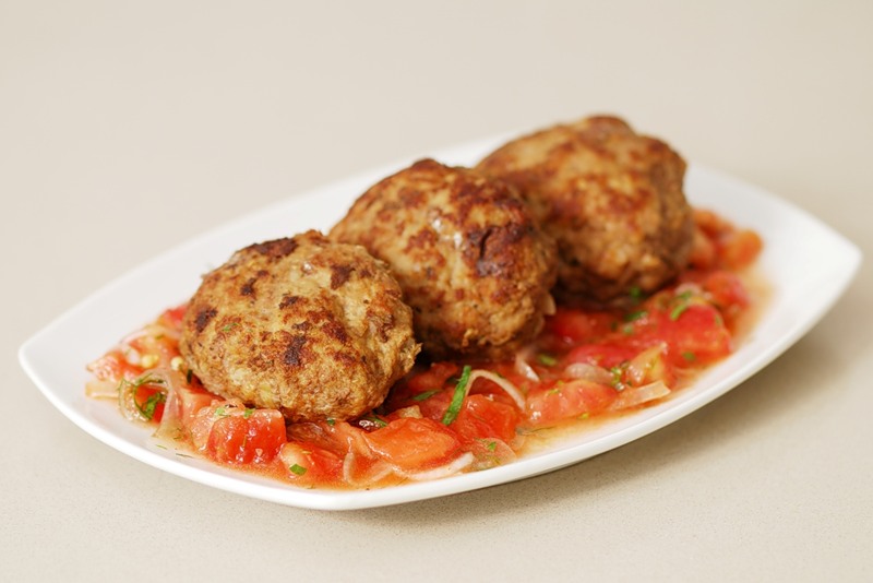 Маринованный лук с помидорами