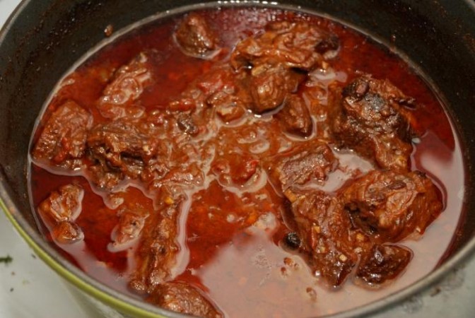 Телятина, тушенная с медом и вином
