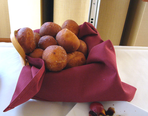 Бомболони с сыром (Bomboloni al formaggio)