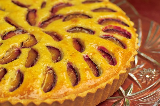 Миндальный тарт со сливами