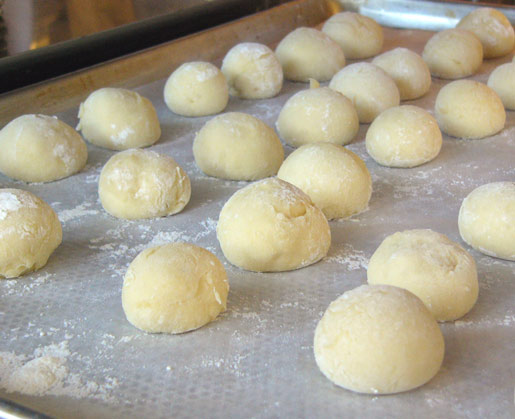 Бомболони с сыром (Bomboloni al formaggio)
