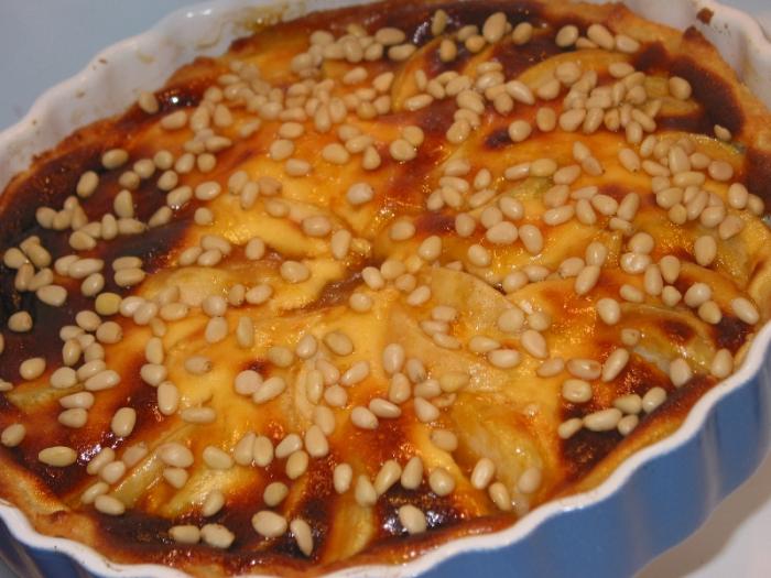 Яблочный пирог с кедровыми орешками