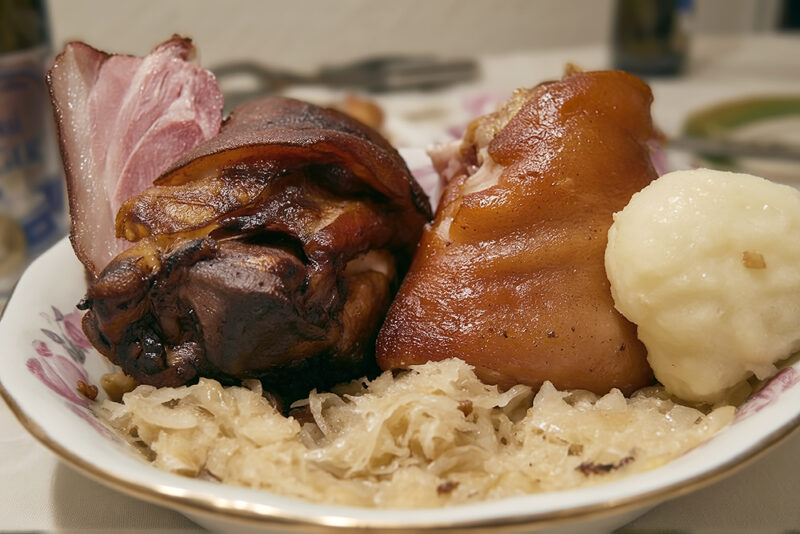 Айсбайн (Eisbein mit Sauerkraut)