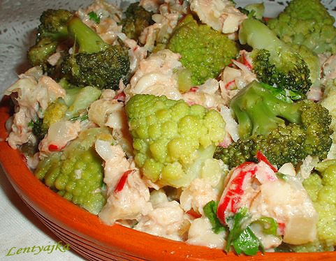 Салат из брокколи с тунцом