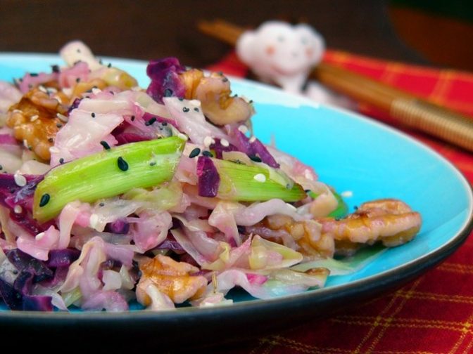 Капуста, жаренная с грецкими орехами (Cabbage & Walnut Stir-Fry)