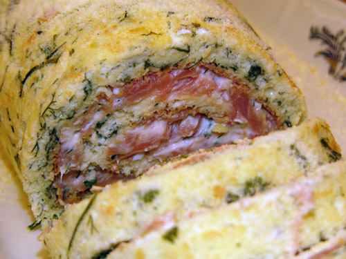 Рулет с травами и копченой семгой