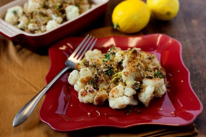 Цветная капуста с гремолатой и сухарями