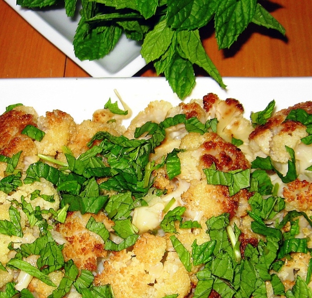 Цветная капуста в мятном соусе