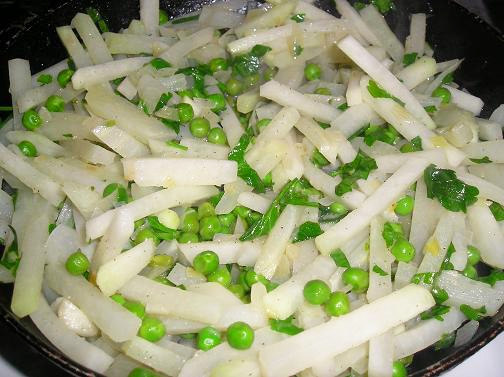 Кольраби с зеленым горошком
