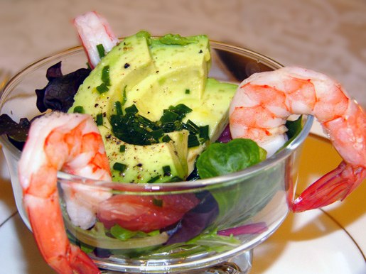 Салат из авокадо с грейпфрутом и креветками