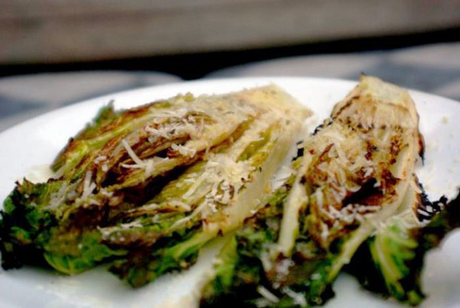 Грилованный зеленый салат