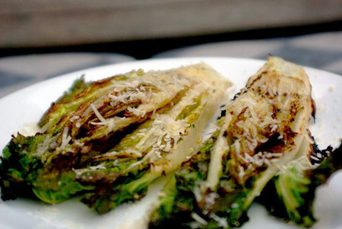 Грилованный зеленый салат