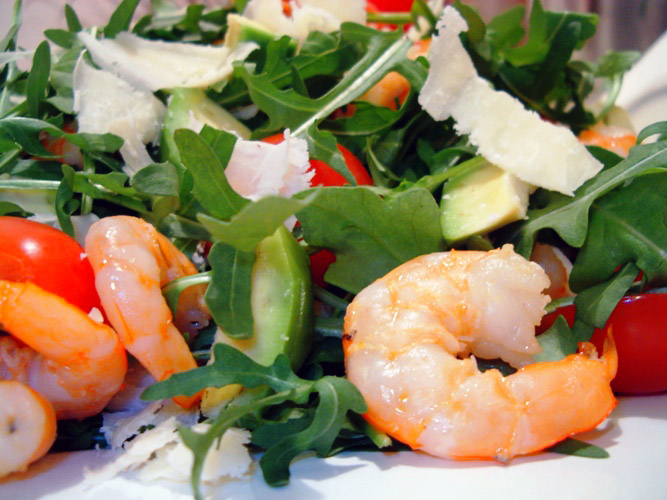Салат с рукколой и креветками