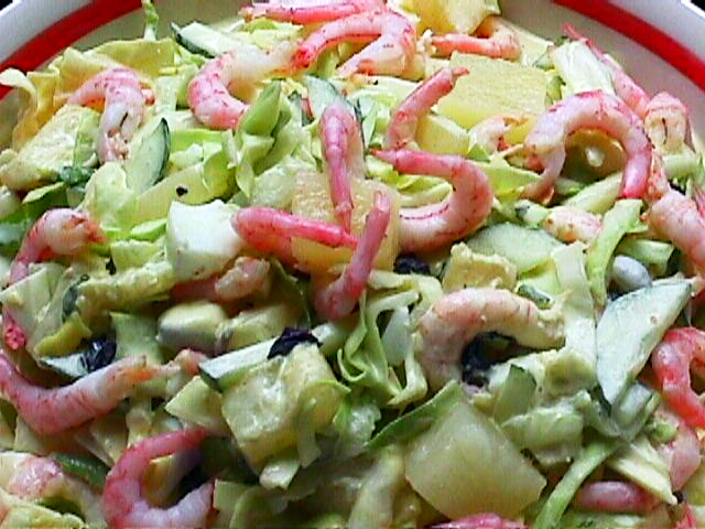 Салат с ананасами и креветками