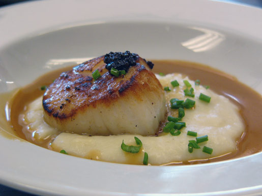 Пюре из цветной капусты с морскими гребешками