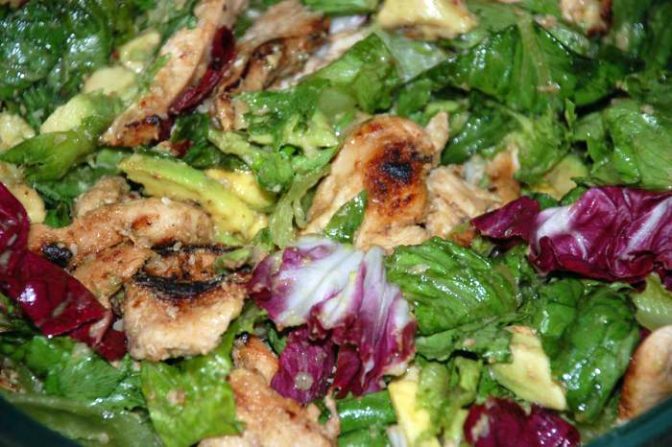 Теплый салат из медовой курятины