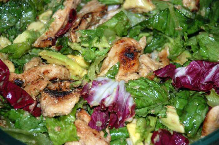 Теплый салат из медовой курятины