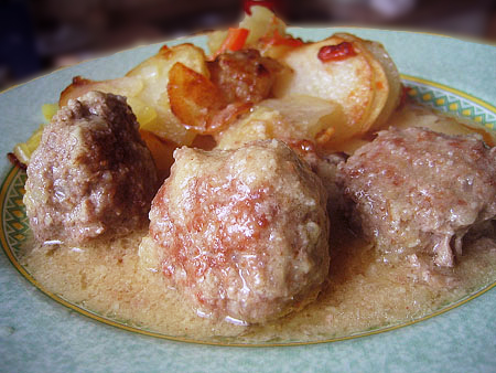 Тефтели в миндальном соусе