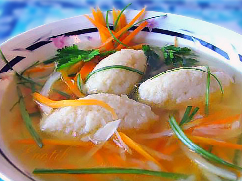 Бульон с манными клецками