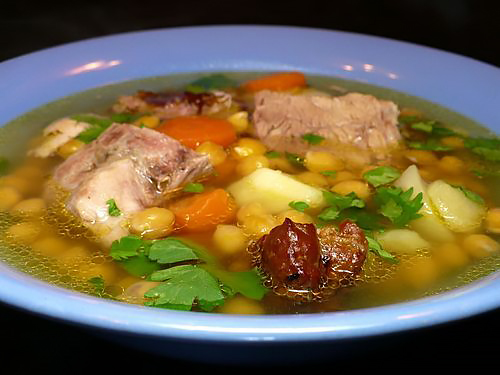 Гороховый суп с нутом и копченостями