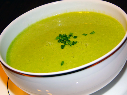 Гороховый суп-пюре с моцареллой