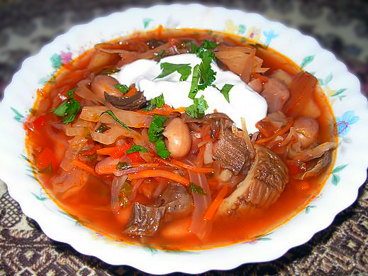 Борщ с белыми грибами и фасолью