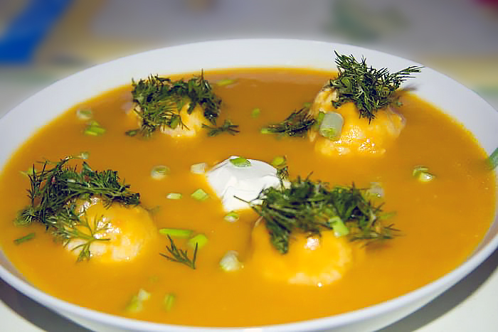 Тыквенный суп-пюре с куриными фрикадельками